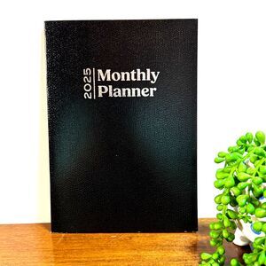 2025 Monthly Planner Calendar Layout Notes Pages 6.75 x 9.5 Black